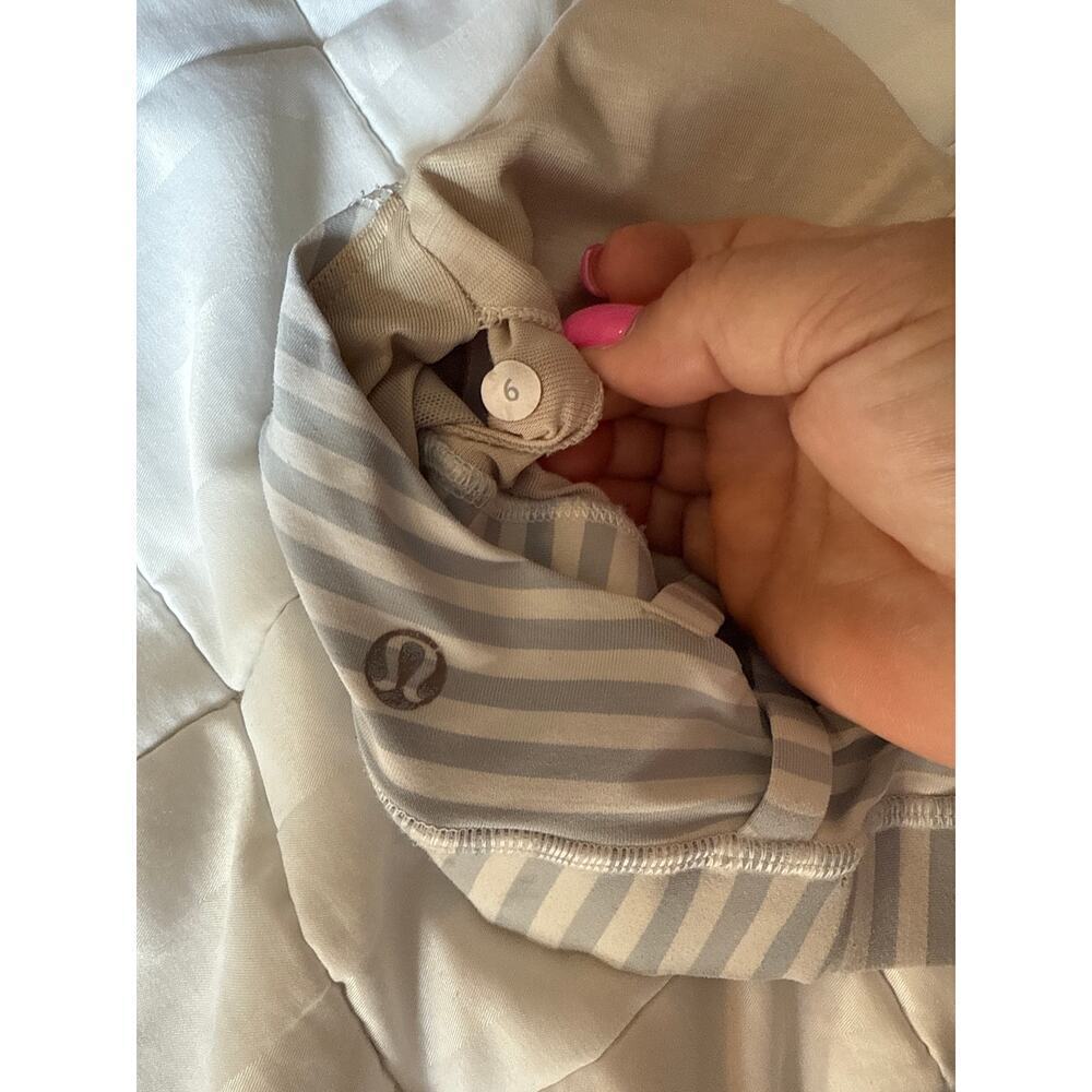 LULULEMON sports bra size 6 - Picture 3 of 3